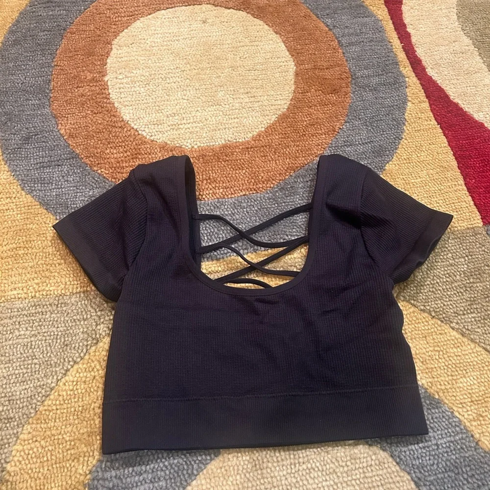 NWOT Aerie Black Seamless Ribbed Short Sleeve Crop Top Strappy Back Size Small